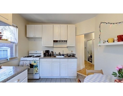 17 Chilcott Pl, Jamaica Plain