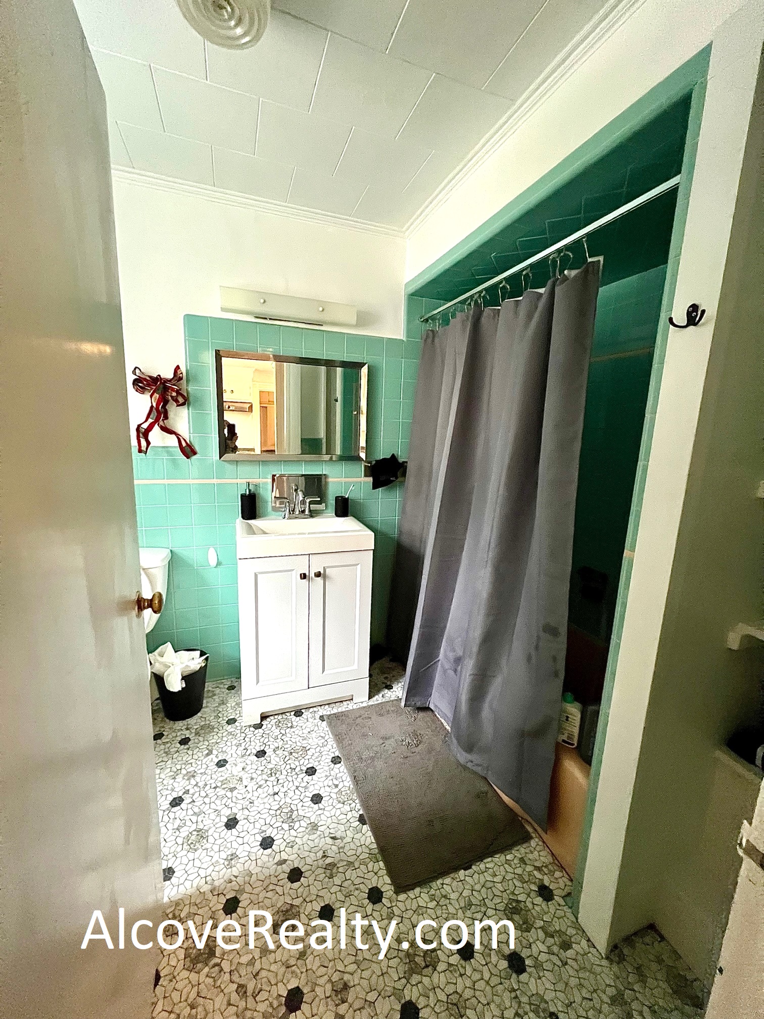 547 Broadway, Ball Square