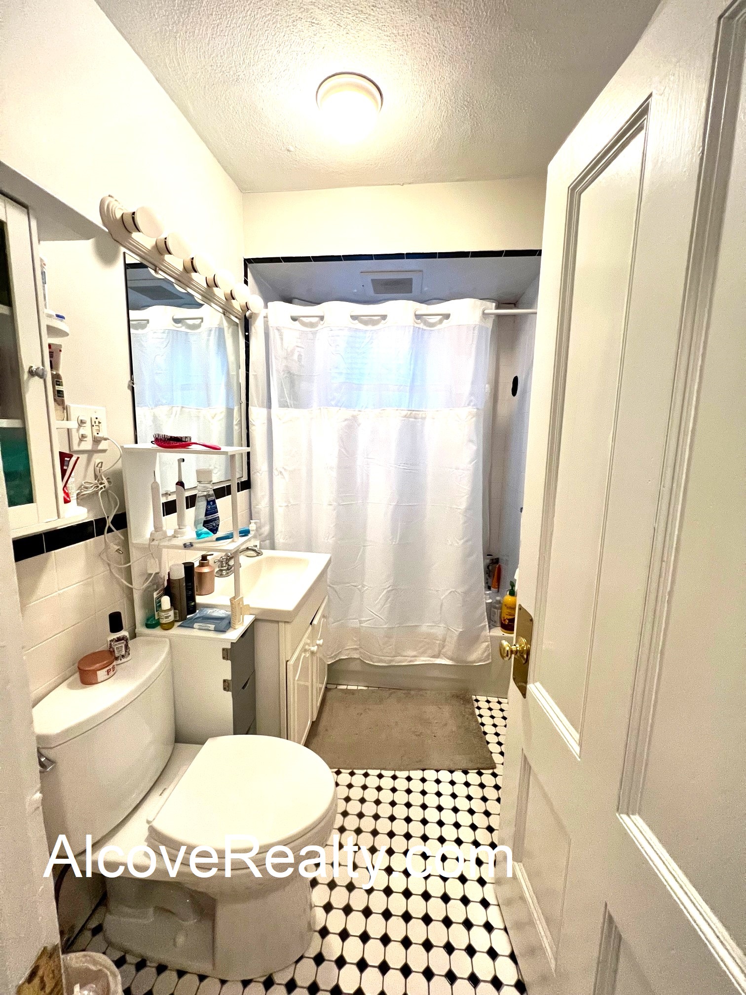 69 Raymond Ave, West Somerville