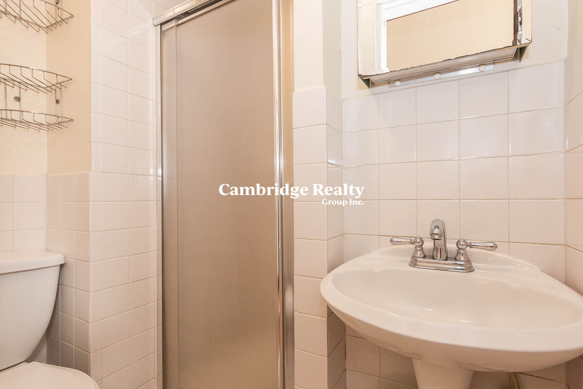 600 Broadway, Magoun Square