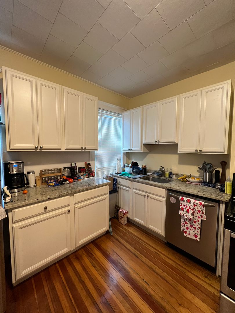 17 Dow St, West Somerville