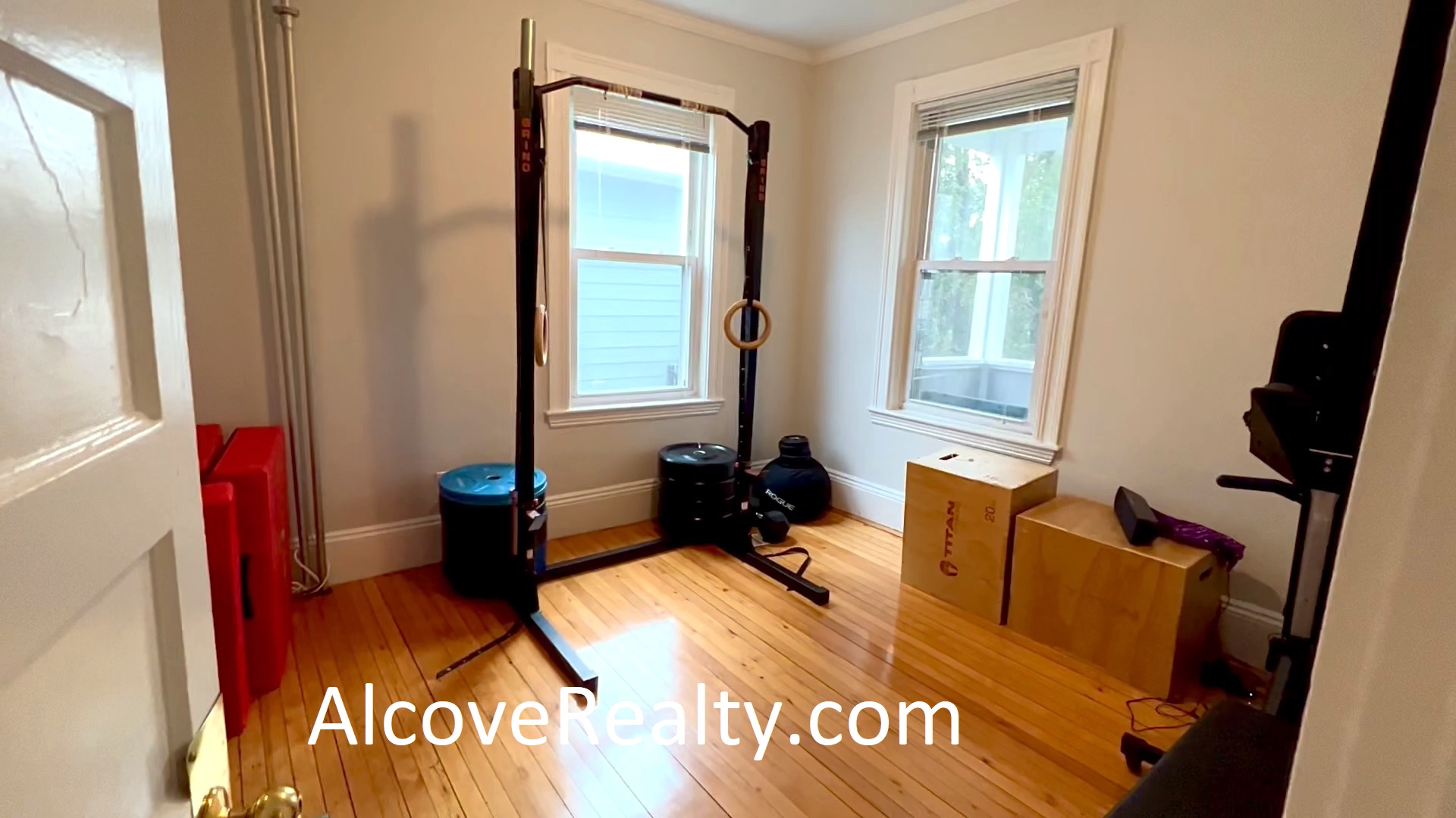 13 Farragut Ave, Teele Square