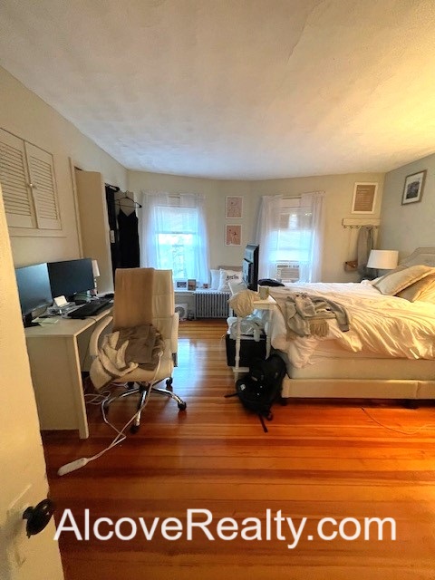 66 Simpson Ave, Tufts