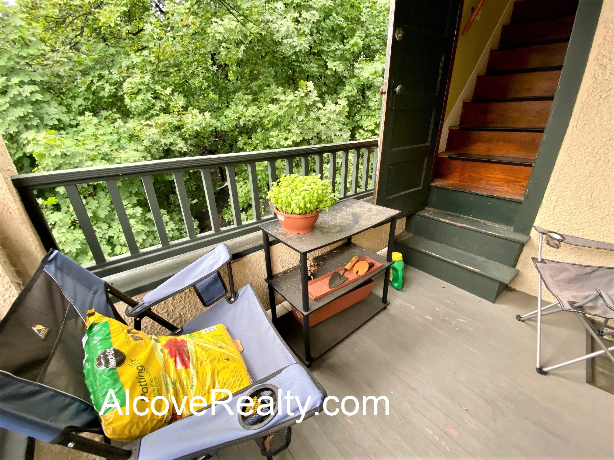 72 Powder House Boulevard, Tufts