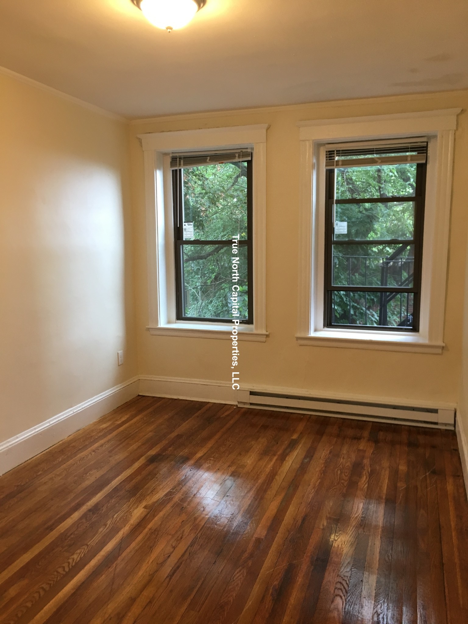 383 Broadway, Ten Hills