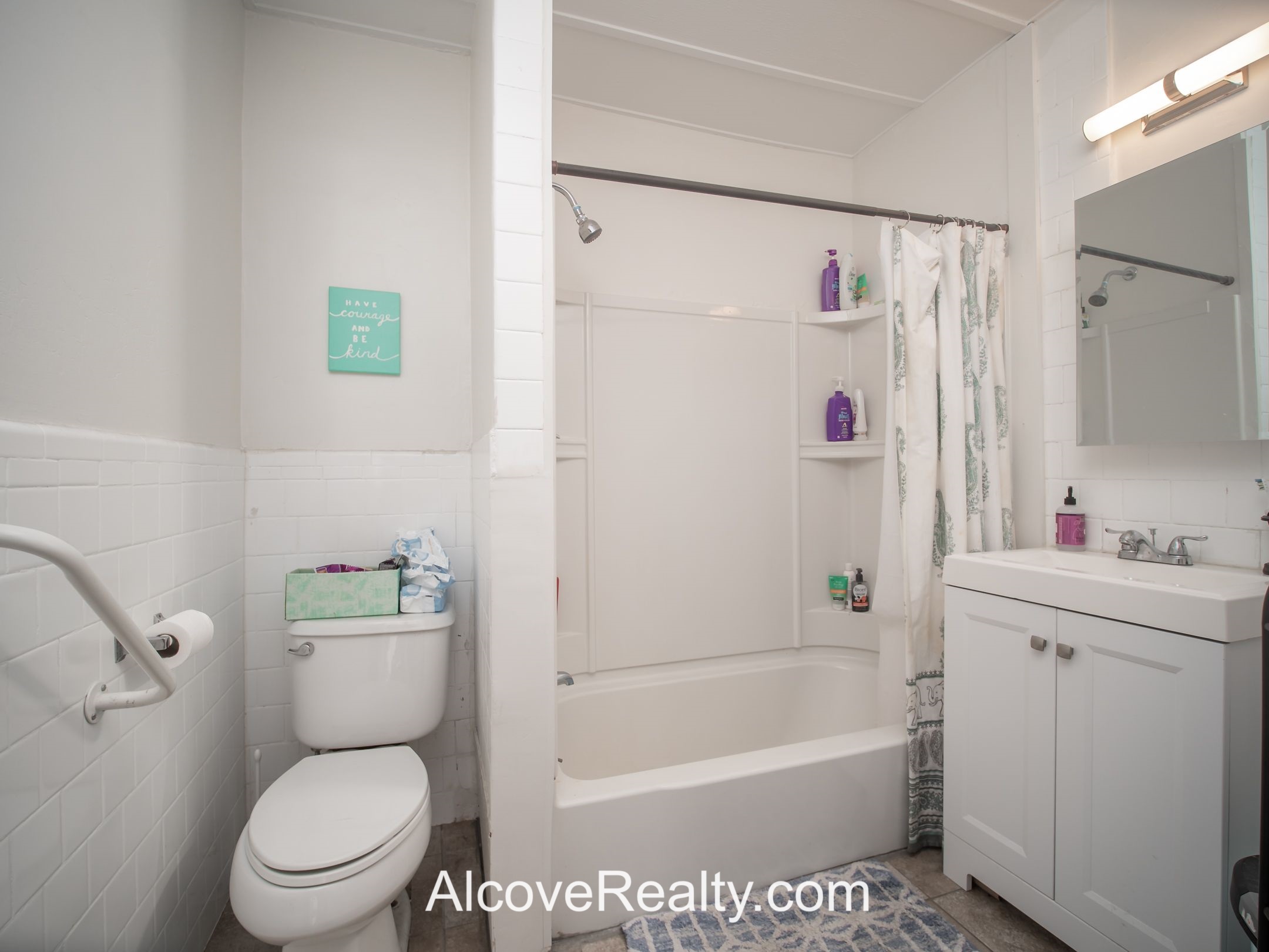 81 Bristol Rd, Medford