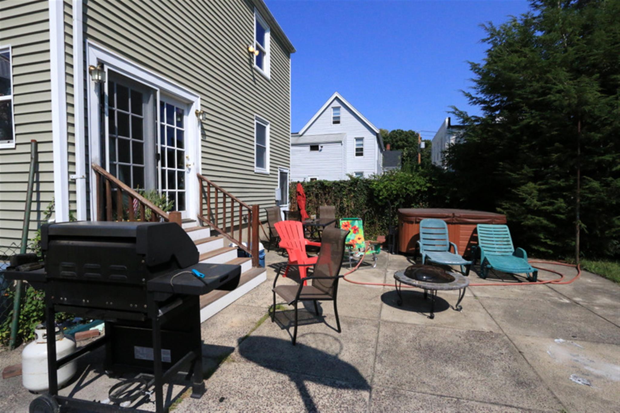 8 Winchester Ct, Medford