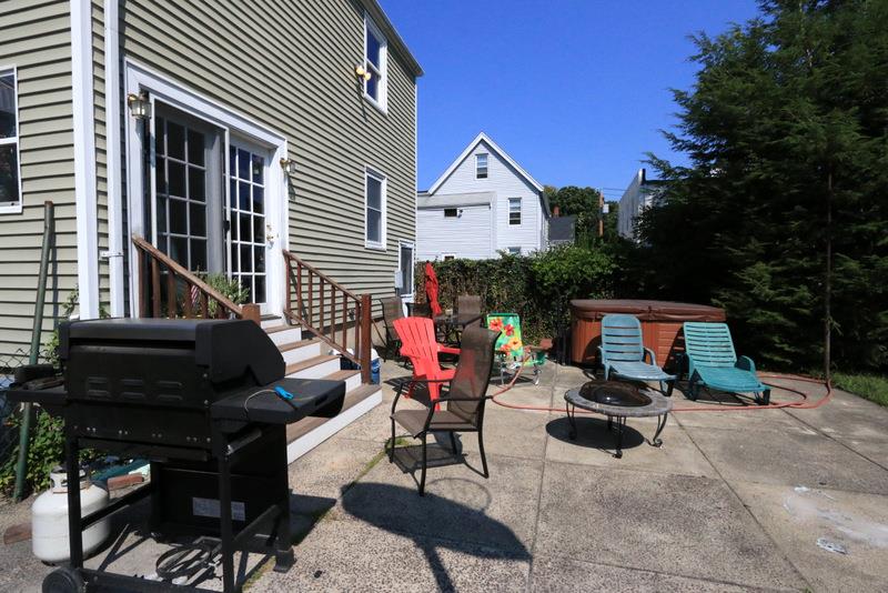 8 Winchester Ct, Medford