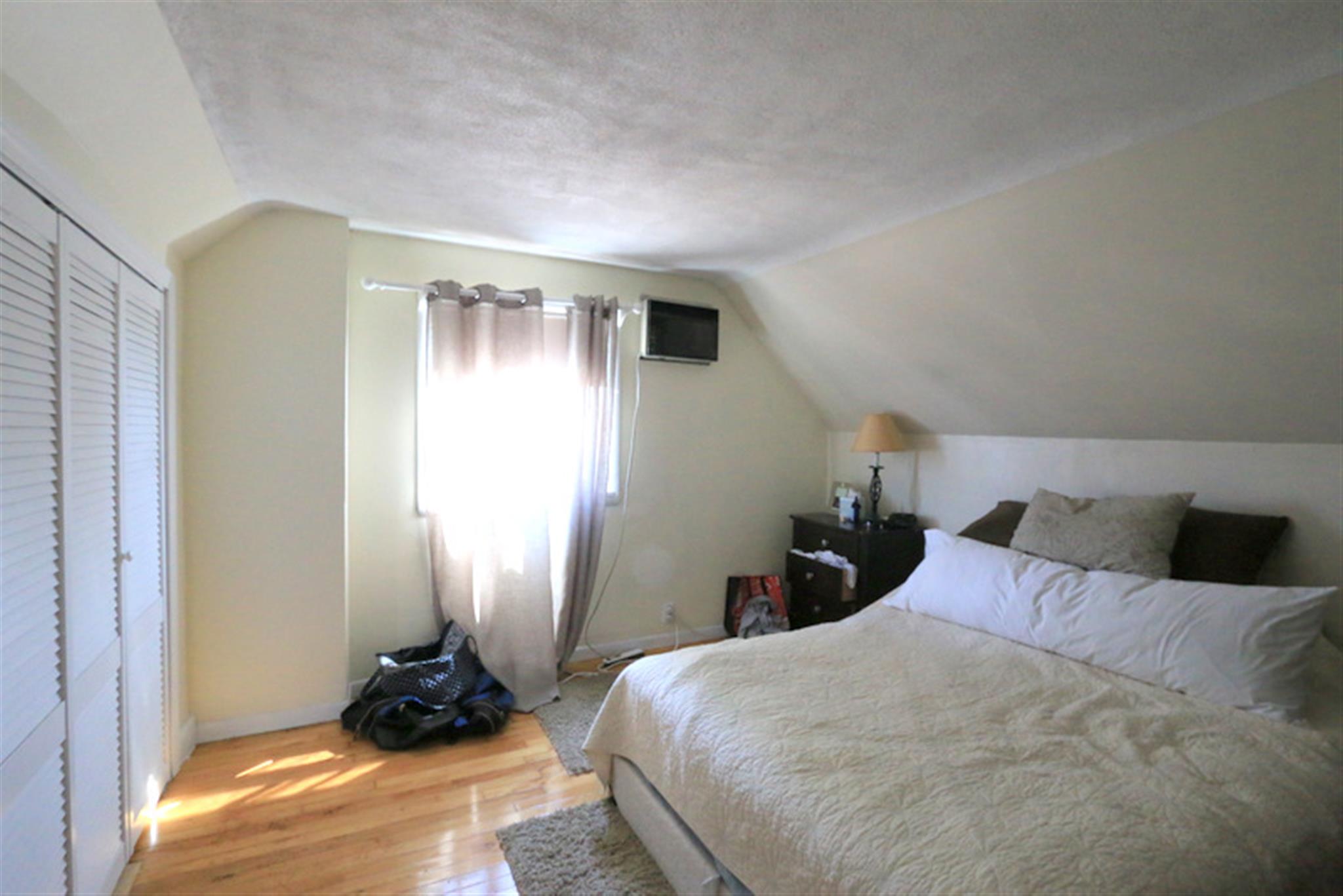 8 Winchester Ct, Medford