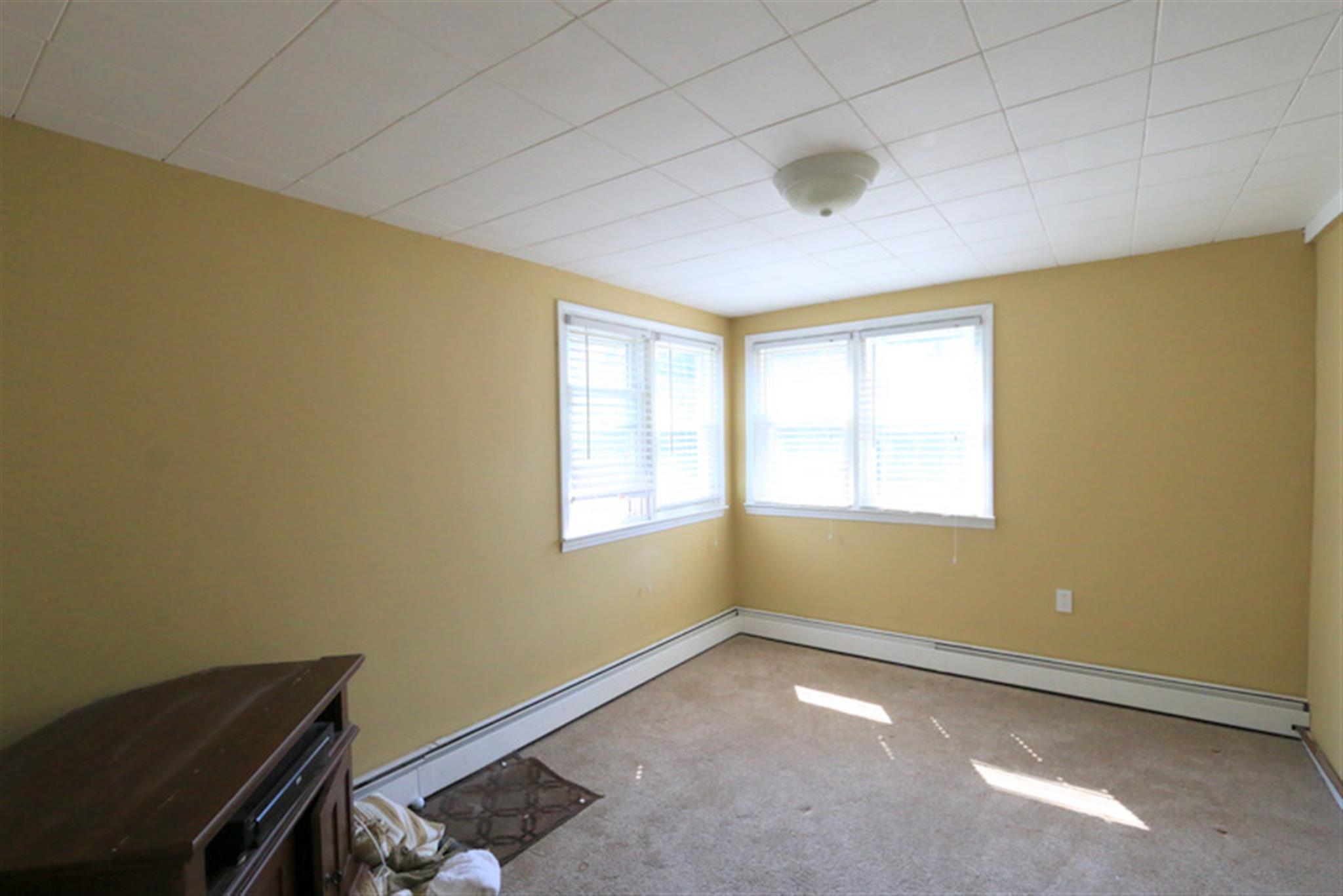 8 Winchester Ct, Medford