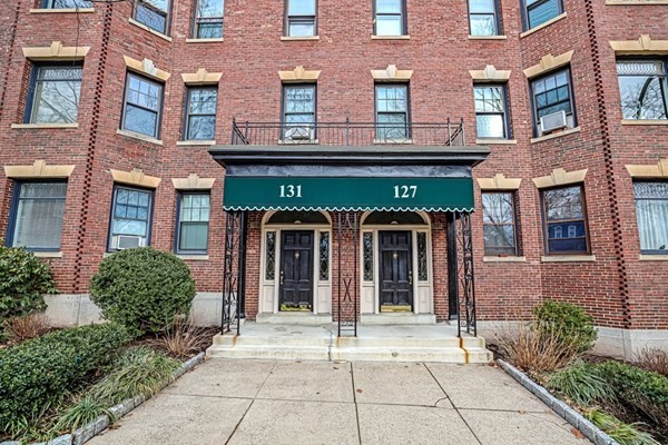 131 Freeman St, Coolidge Corner