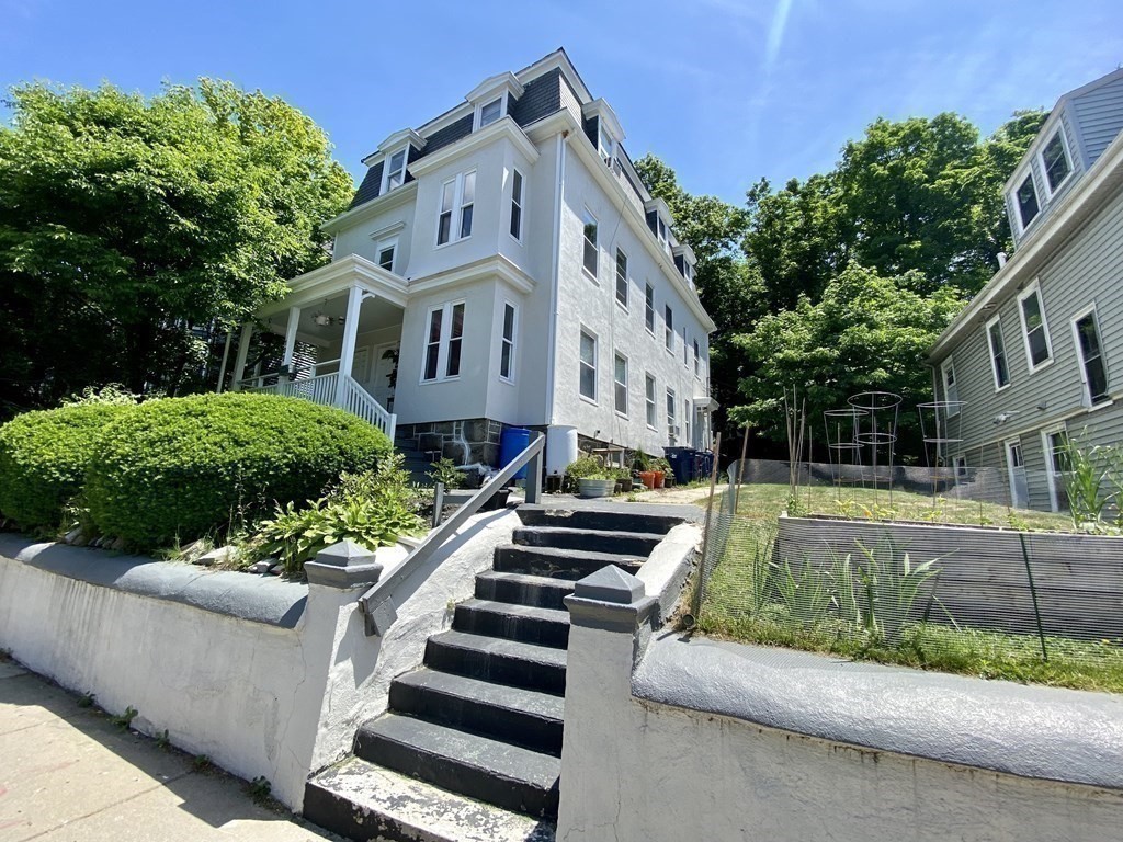 132 Hyde Park Ave, Jamaica Plain