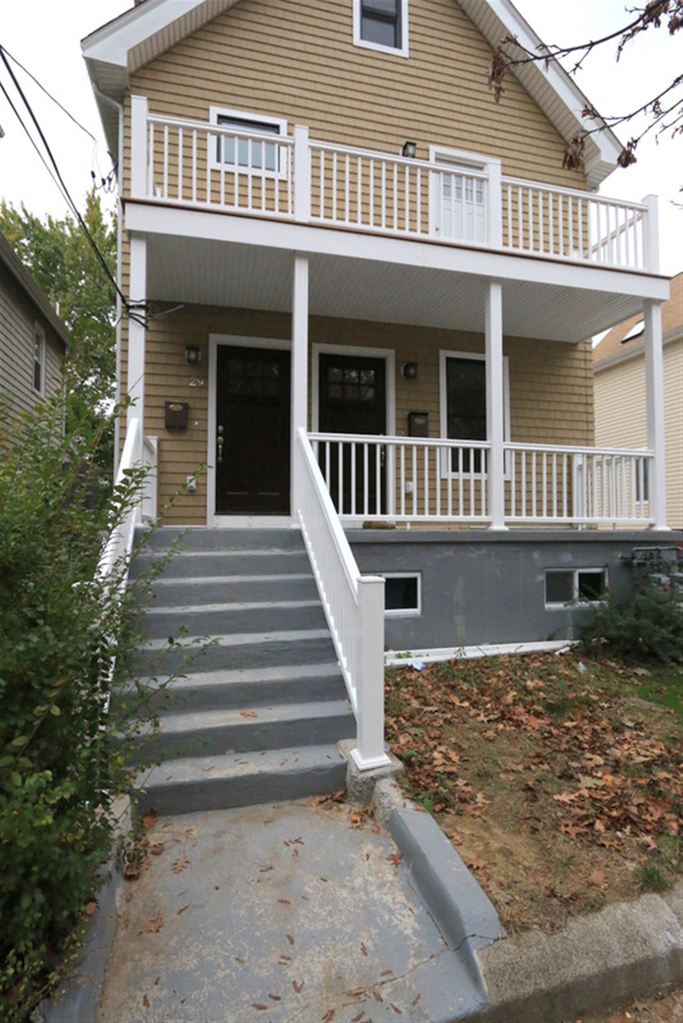 29 Elmwood St, Davis Square