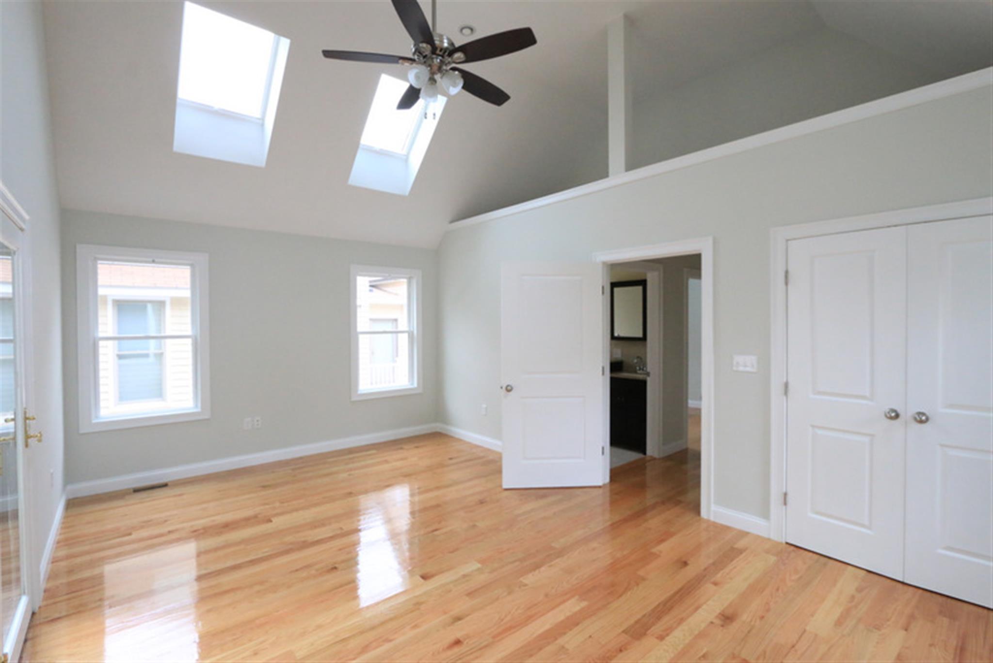 29 Elmwood St, Davis Square