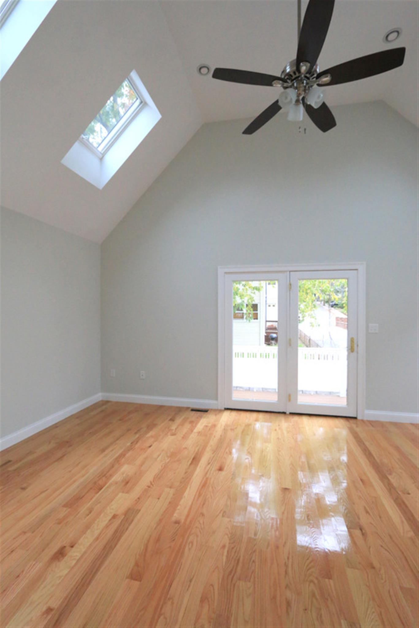 29 Elmwood St, Davis Square