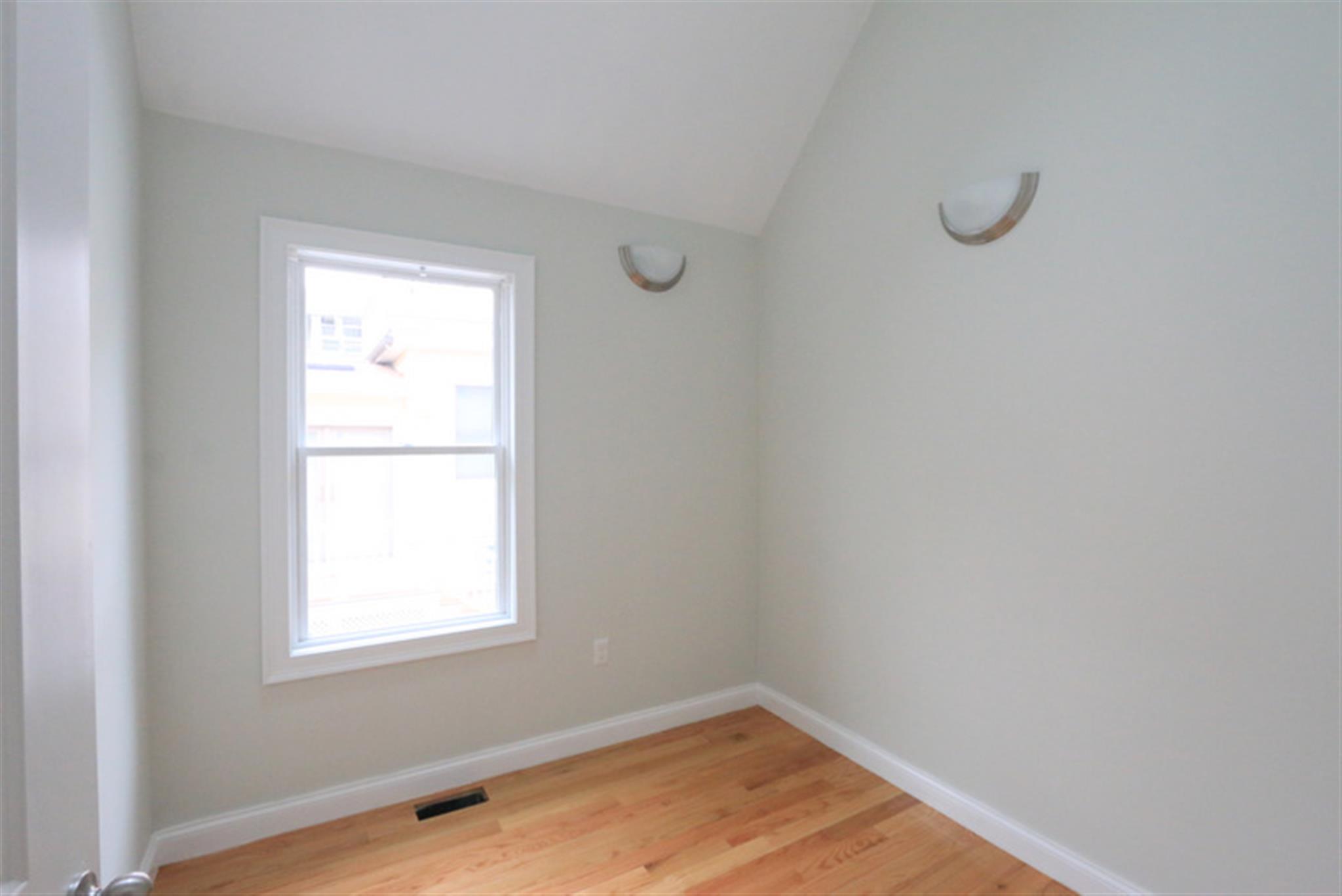 29 Elmwood St, Davis Square