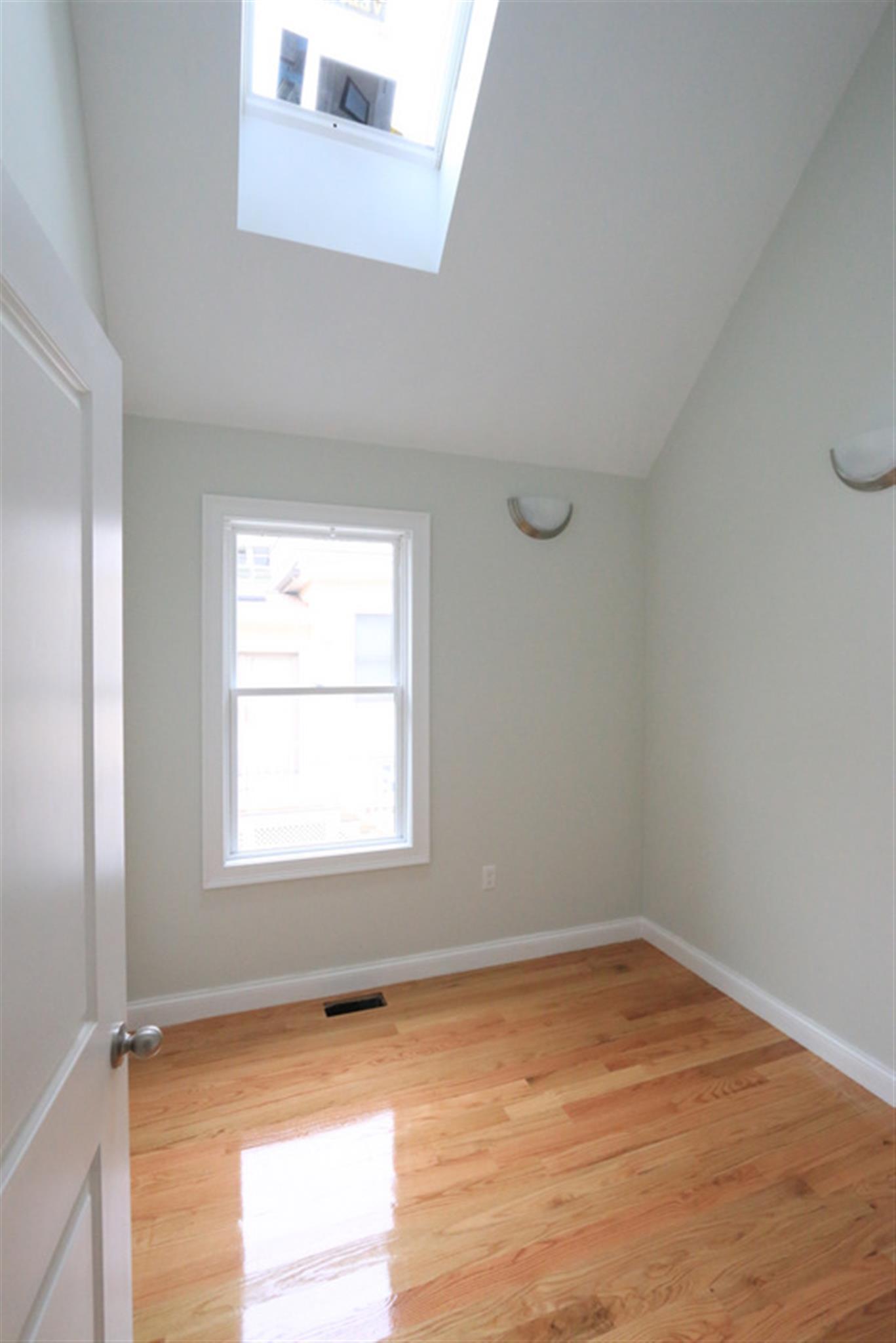 29 Elmwood St, Davis Square