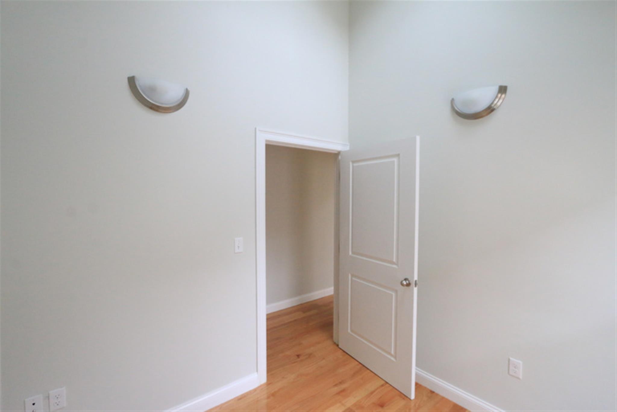 29 Elmwood St, Davis Square