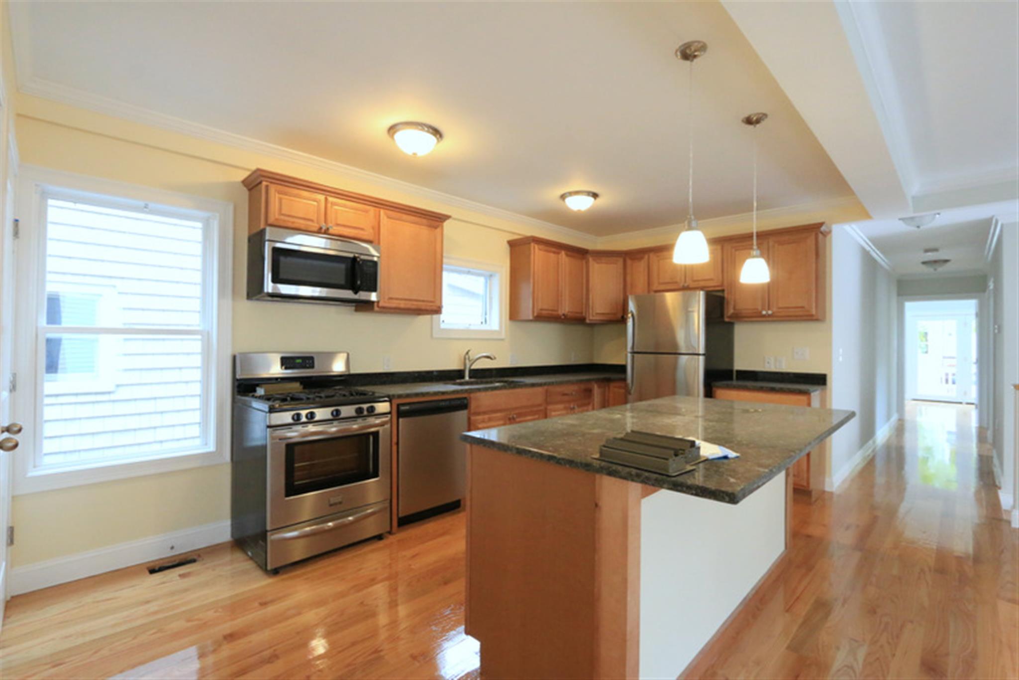 29 Elmwood St, Davis Square