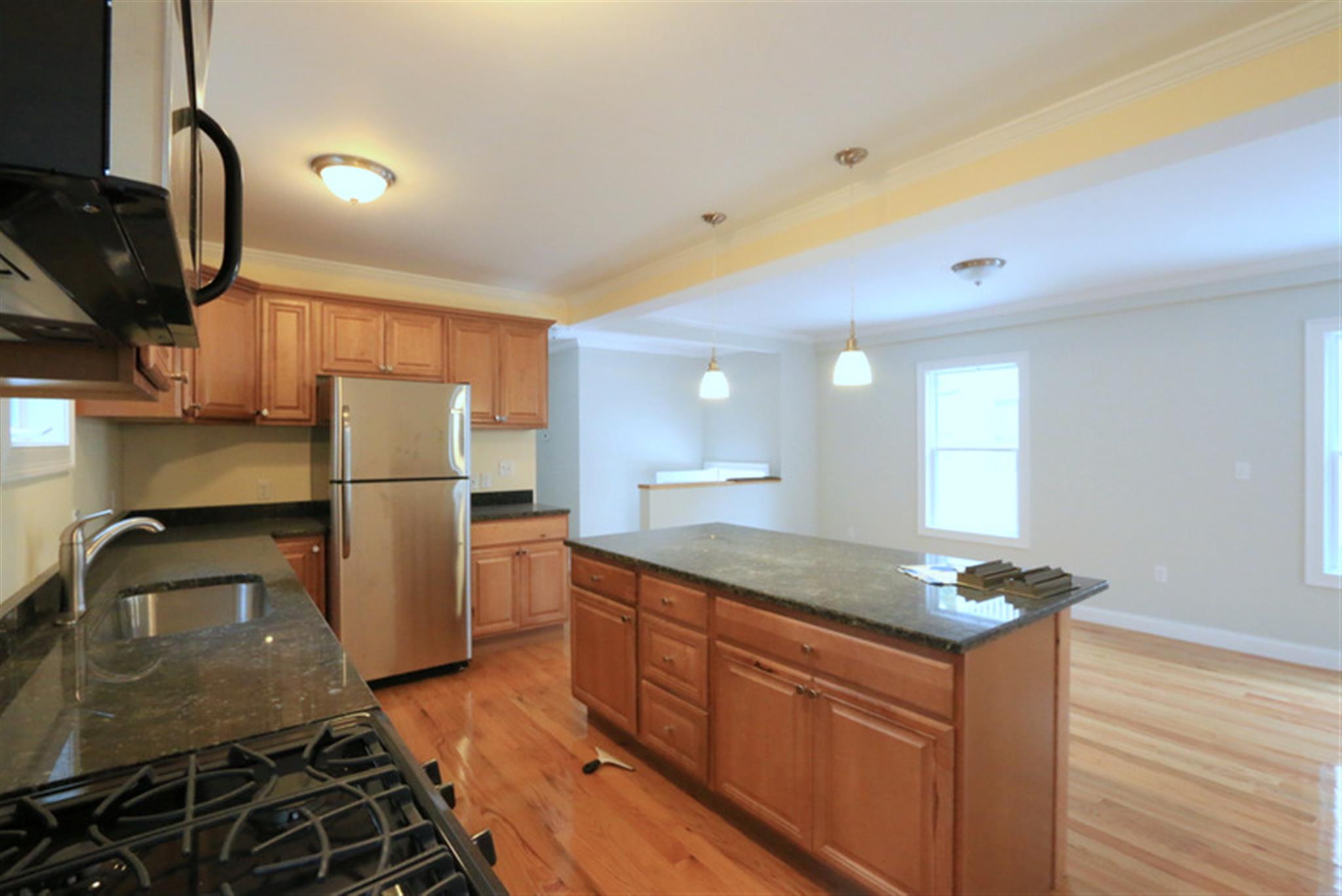 29 Elmwood St, Davis Square