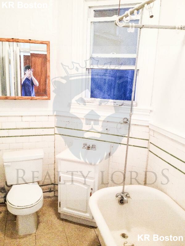 134 Englewoods Ave, Brighton