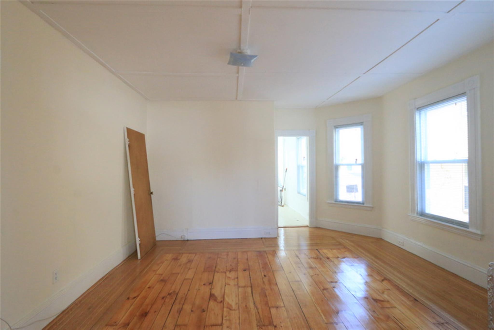 3 Lee St, East Somerville