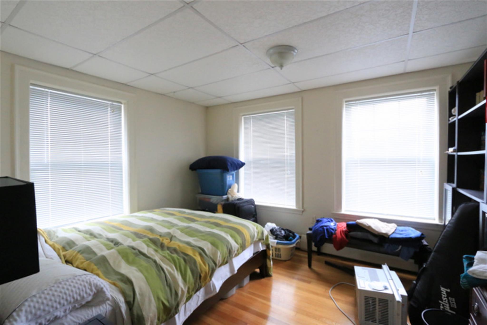 36 College Ave, Tufts