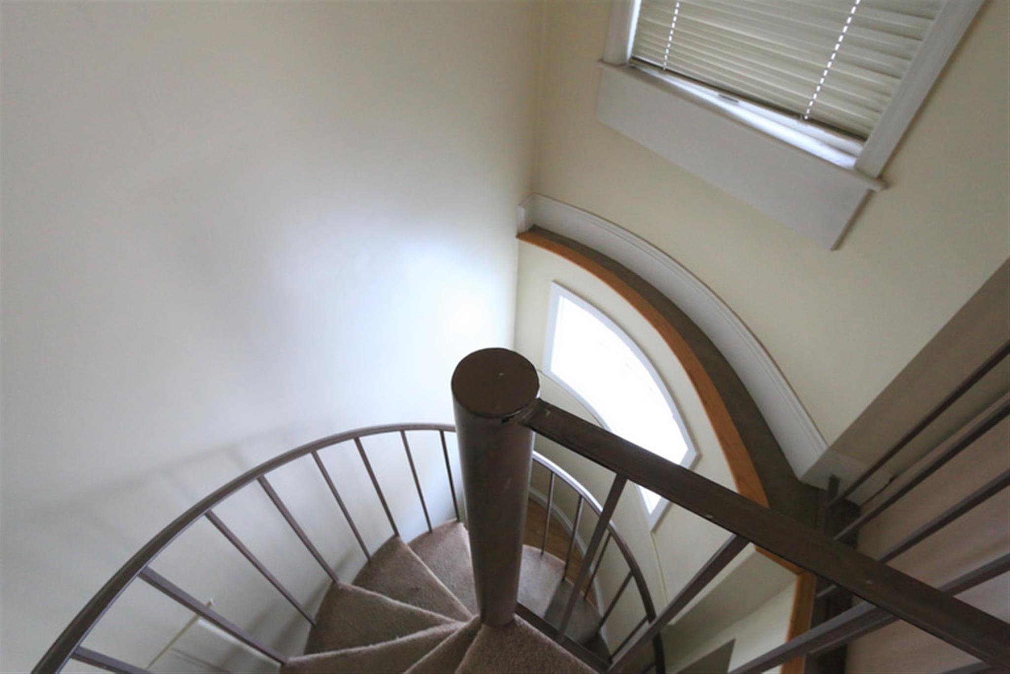 12 Mount Auburn St, Riverside