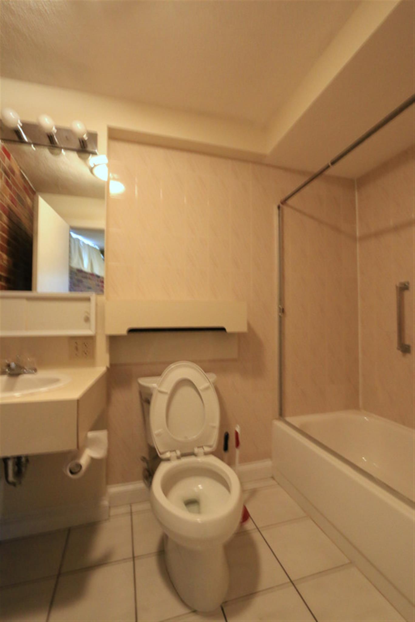 12 Mount Auburn St, Riverside