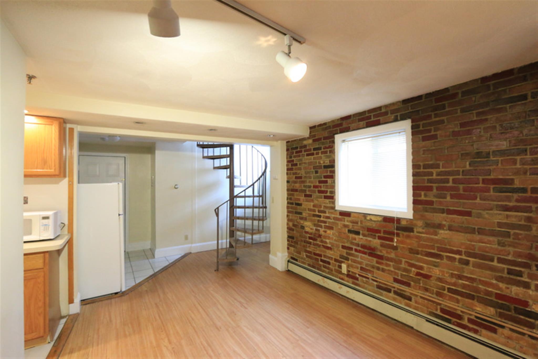 12 Mount Auburn St, Riverside