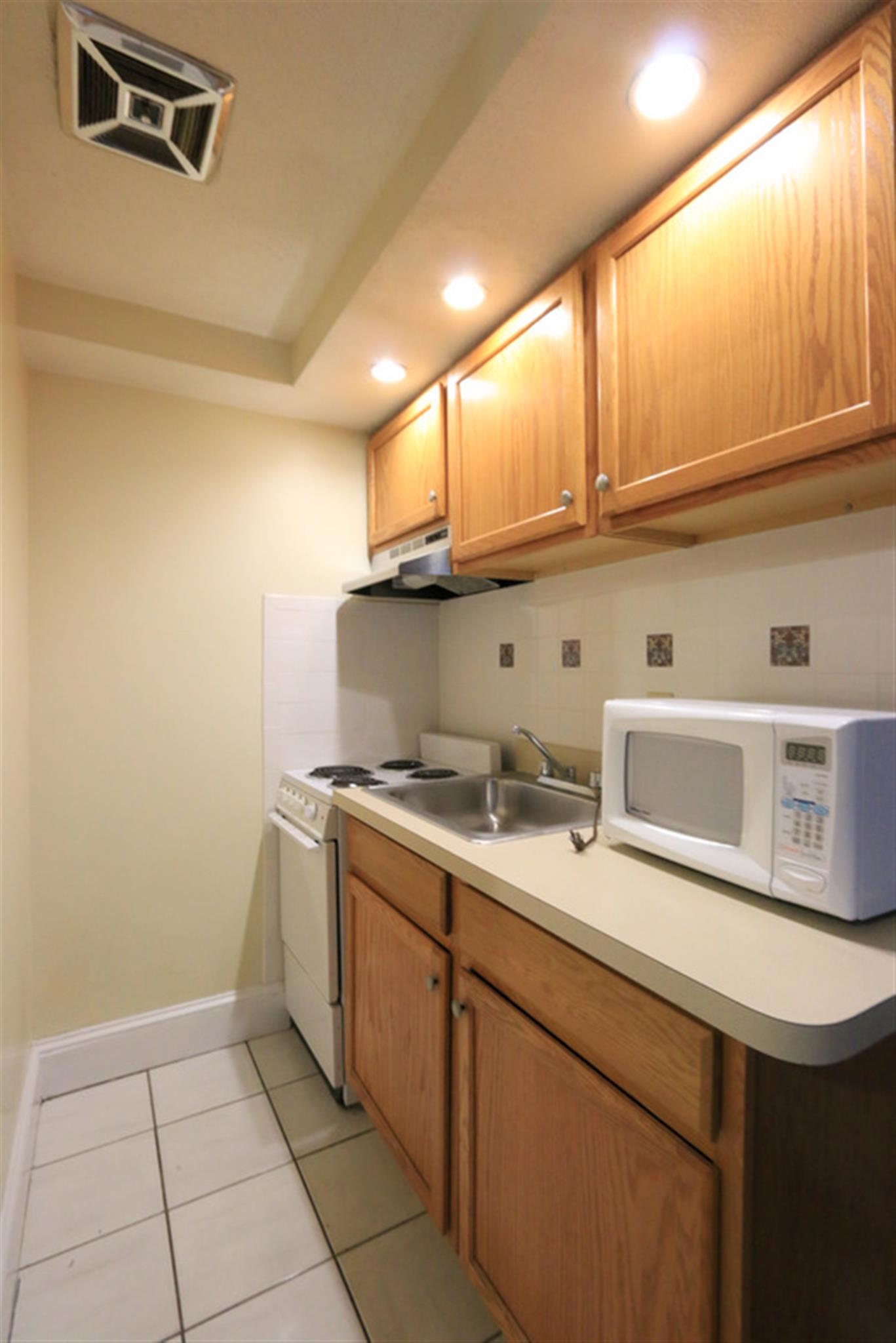 12 Mount Auburn St, Riverside