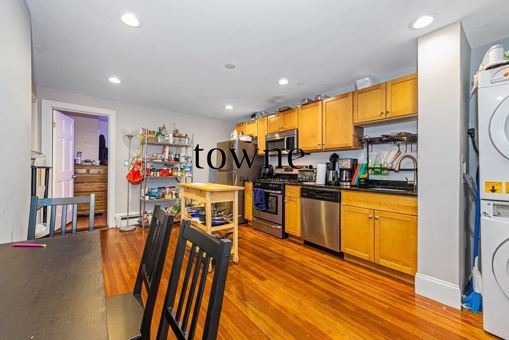 44 Hillside St, Mission Hill