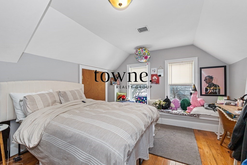 44 Hillside St, Mission Hill