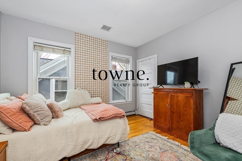 44 Hillside St, Mission Hill