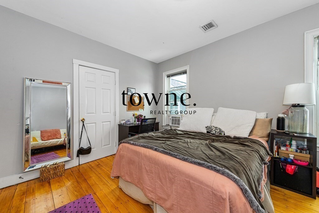 44 Hillside St, Mission Hill