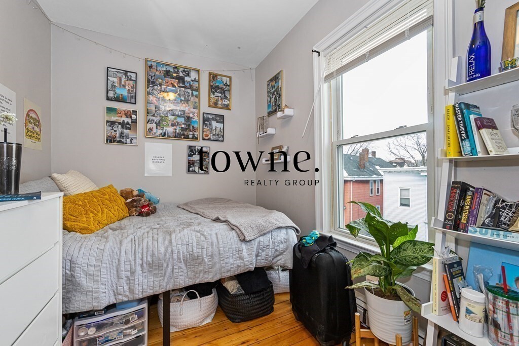 44 Hillside St, Mission Hill