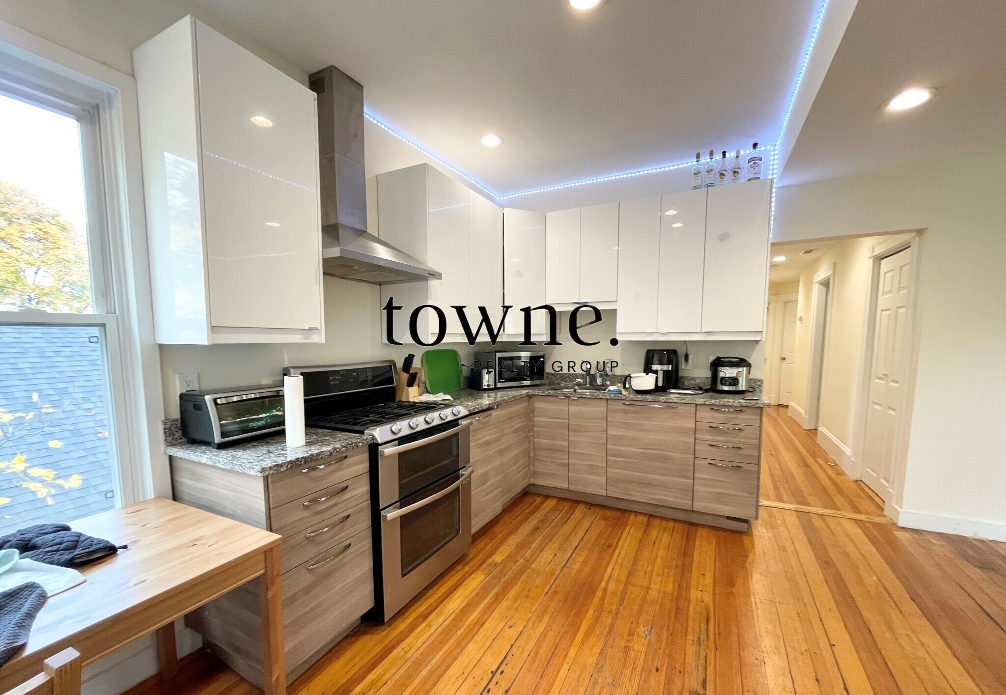 112 Hillside St, Mission Hill