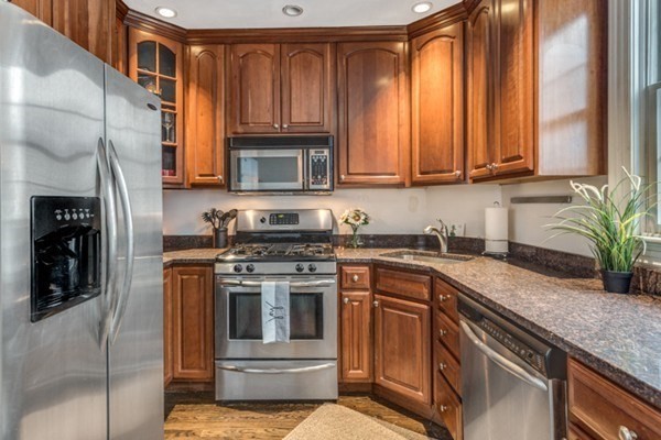 14 Burrill Pl, South Boston