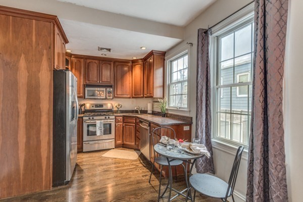 14 Burrill Pl, South Boston