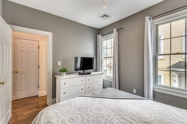 14 Burrill Pl, South Boston