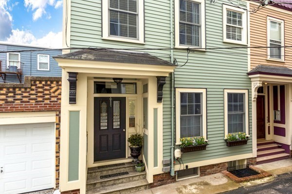 14 Burrill Pl, South Boston