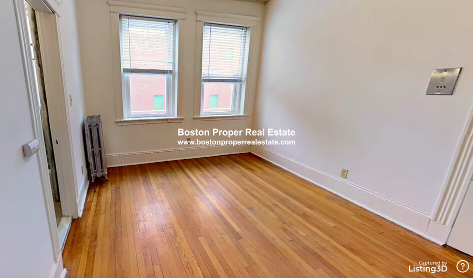 14 Palace Rd, Longwood