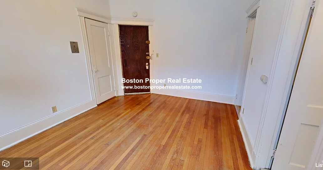 14 Palace Rd, Longwood