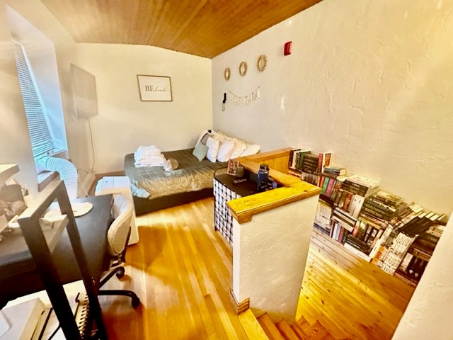 435 Hanover, North End