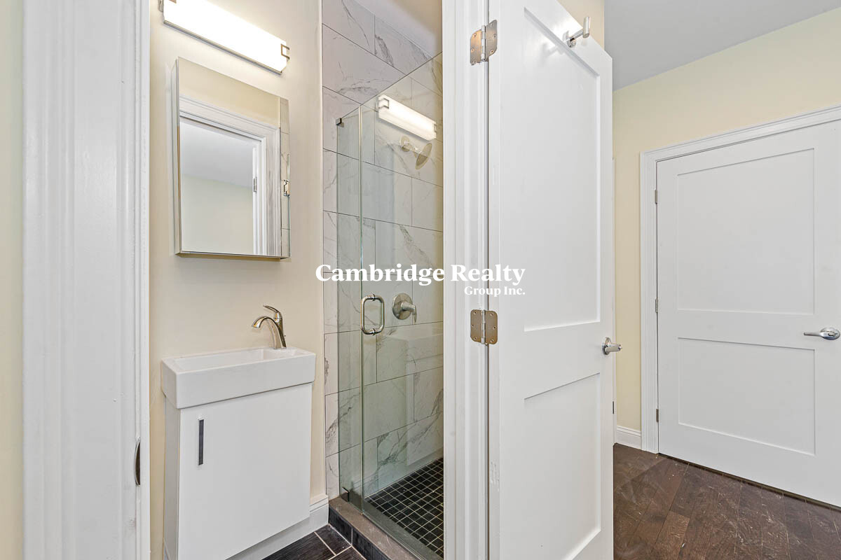 62 Bradbury Ave, Medford