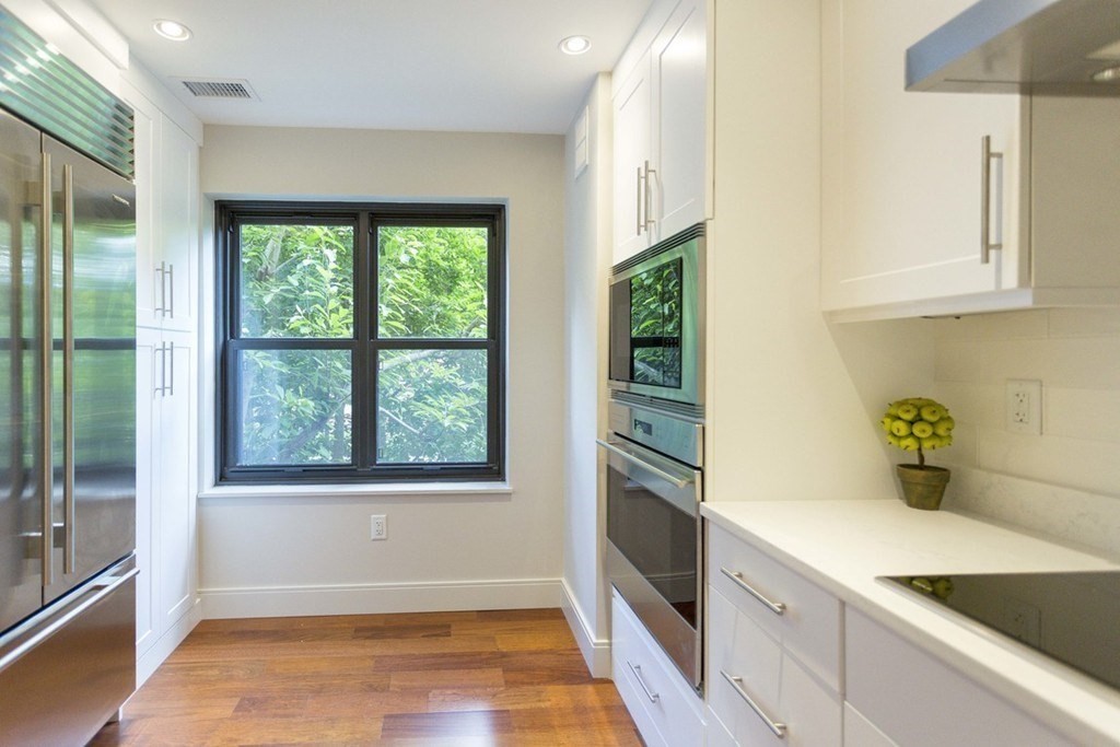 16 Harcourt St, Back Bay