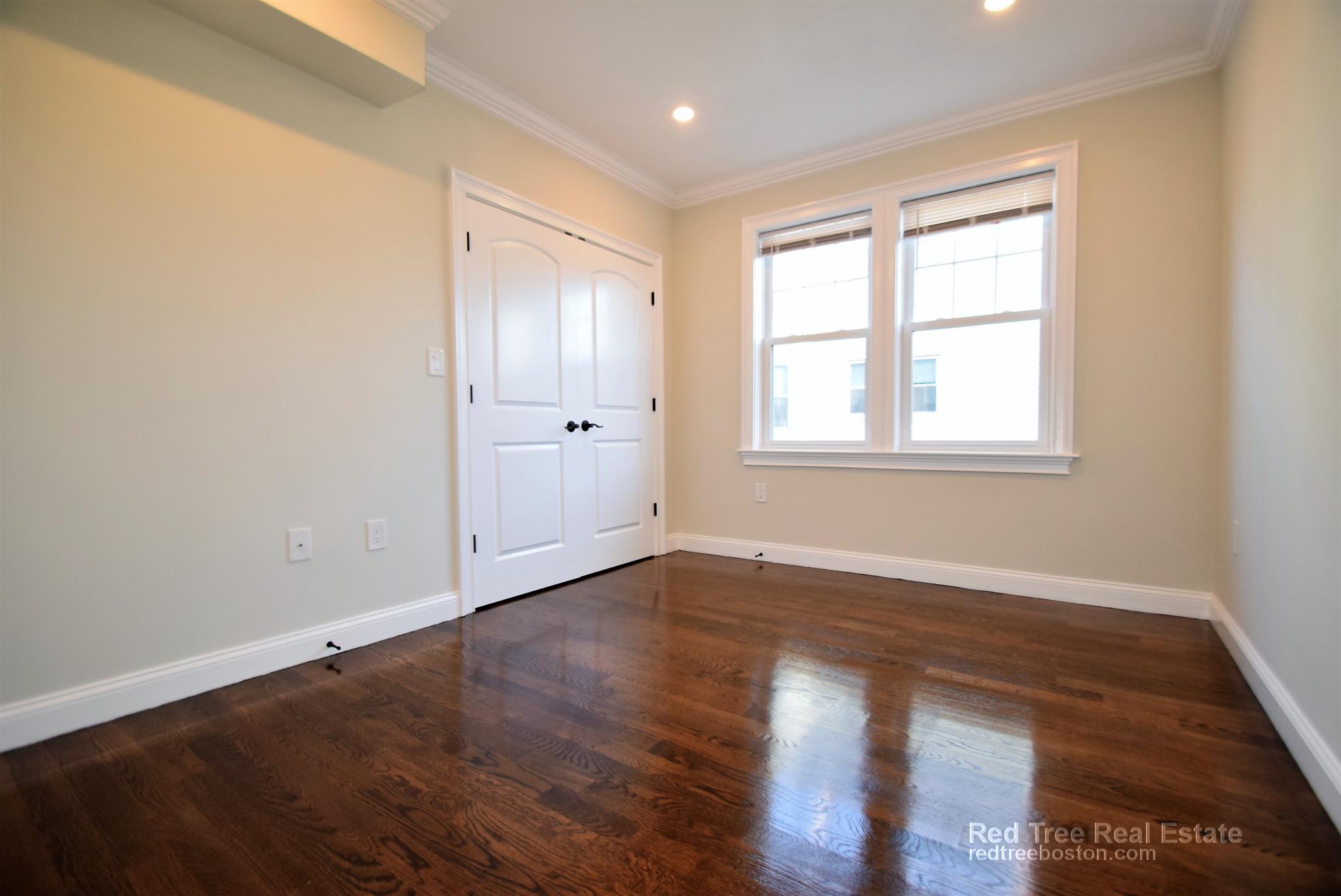 490 Washington St, Brighton