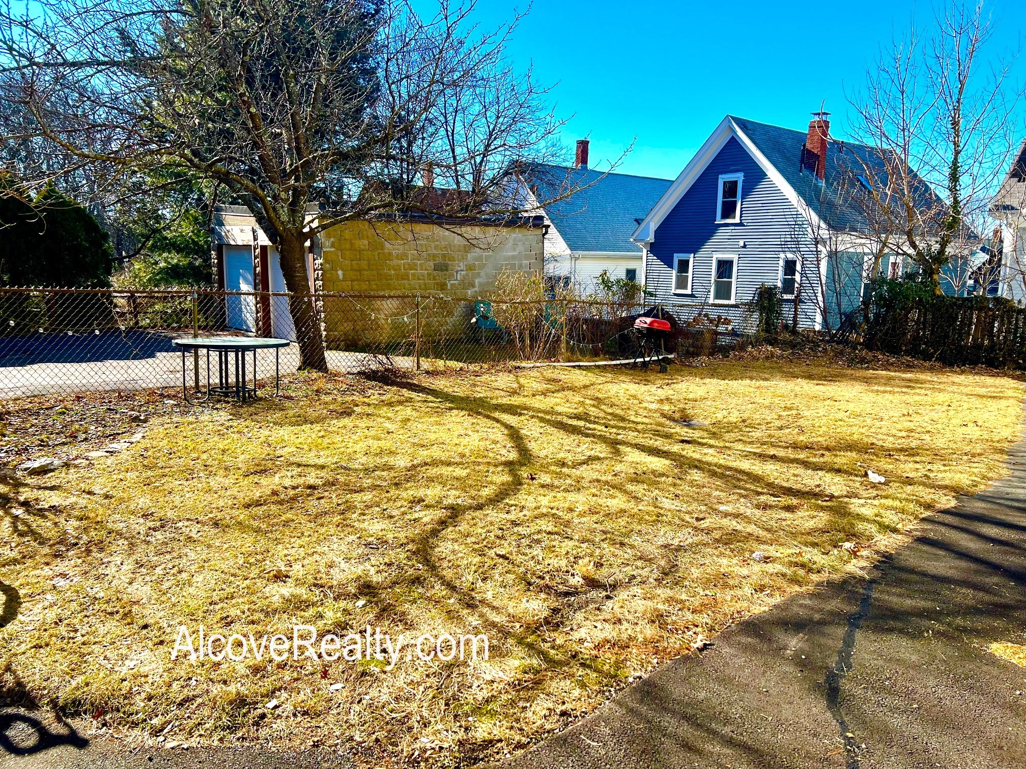 28 Cherry St, Davis Square