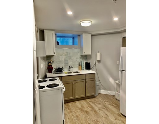 726 Metropolitan Ave, Hyde Park