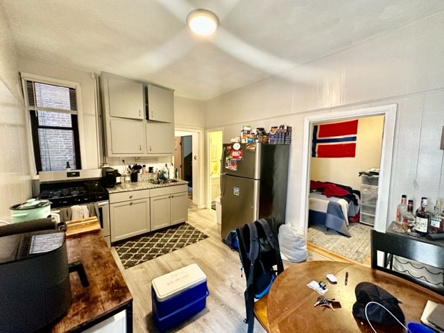 2612 Charter, North End